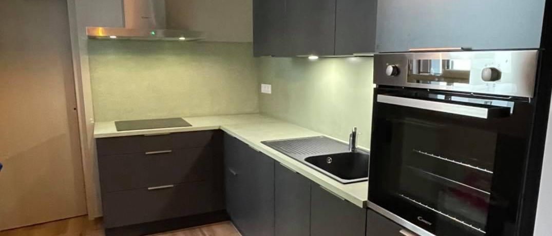 02-09-23-sol-imitation-parquet-cuisine-après