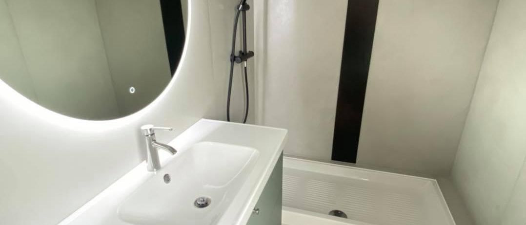 04-02-23-beton-cire-salle-de-bain-apres