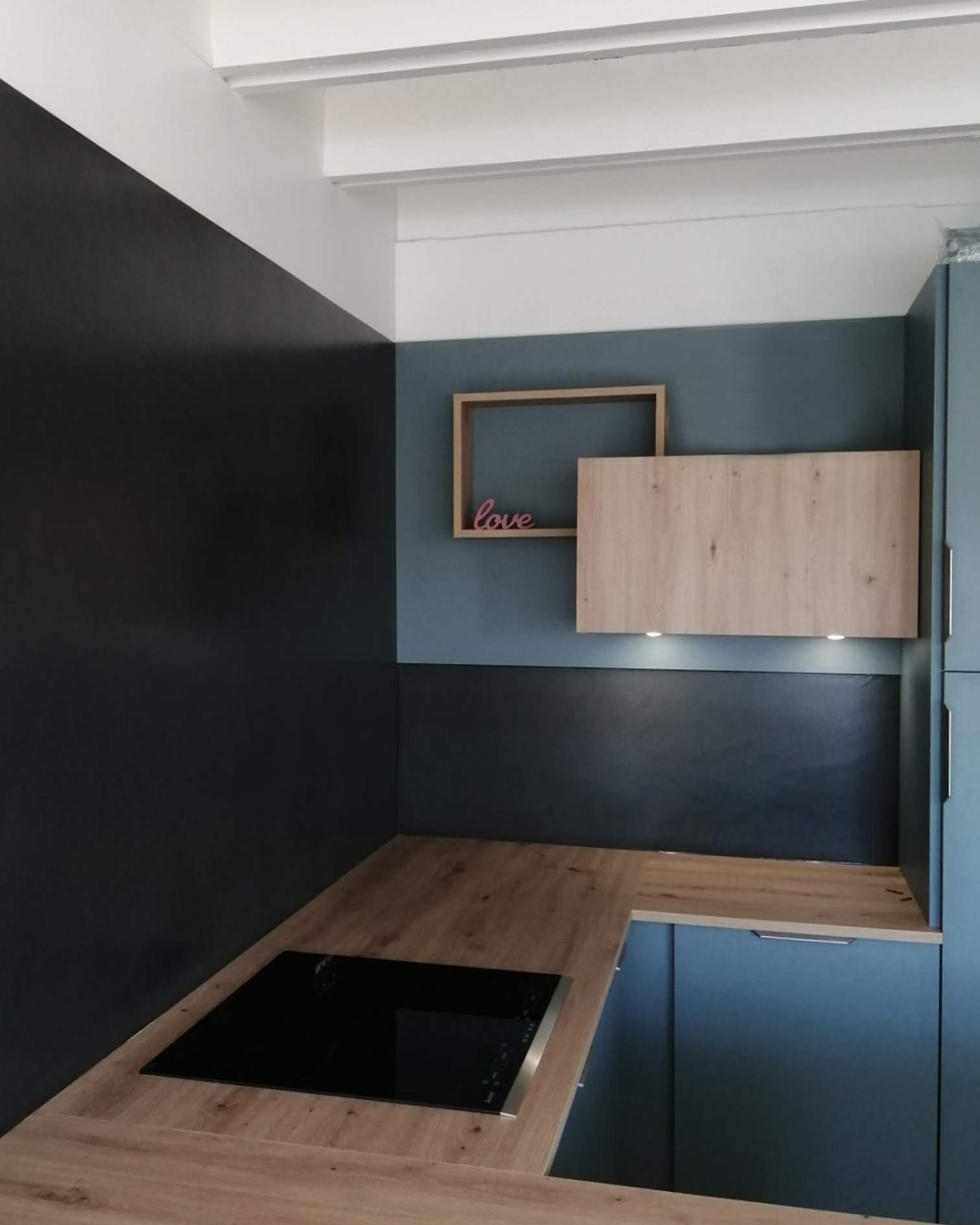 02-08-23-beton-cire-cuisine-credence