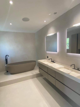 05-11-22-murs-sols-mobilier-salle-de-bain-béton-ciré