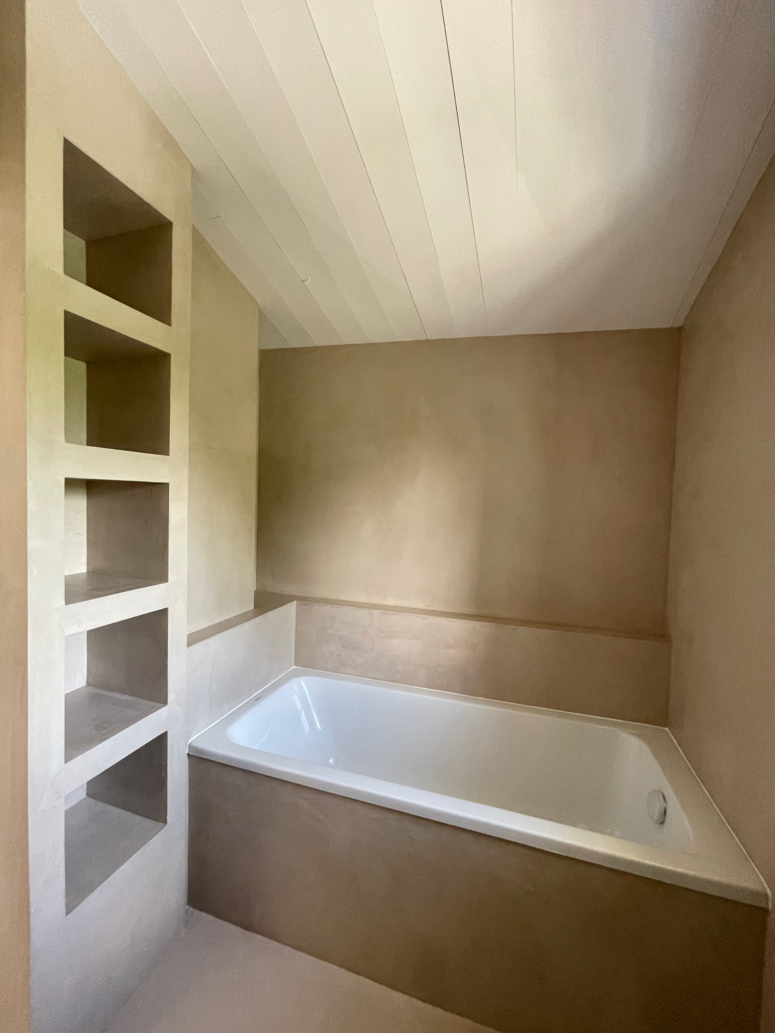 07-01-22-salle-de-bain-béton-ciré-beige
