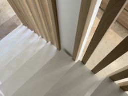 10-29-22-escalier-béton-ciré-blanc-bois