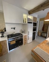 02-10-23-sol-beton-cire-cuisine-beige