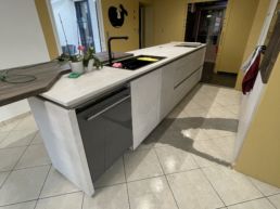 02-22-23-sol-cuisine-beton-cire-gris-avant