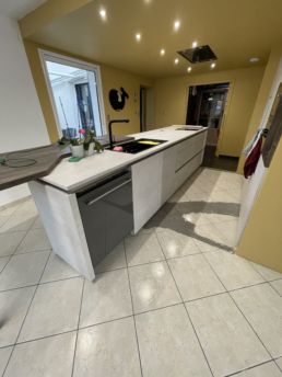 02-22-23-sol-cuisine-beton-cire-gris-avant