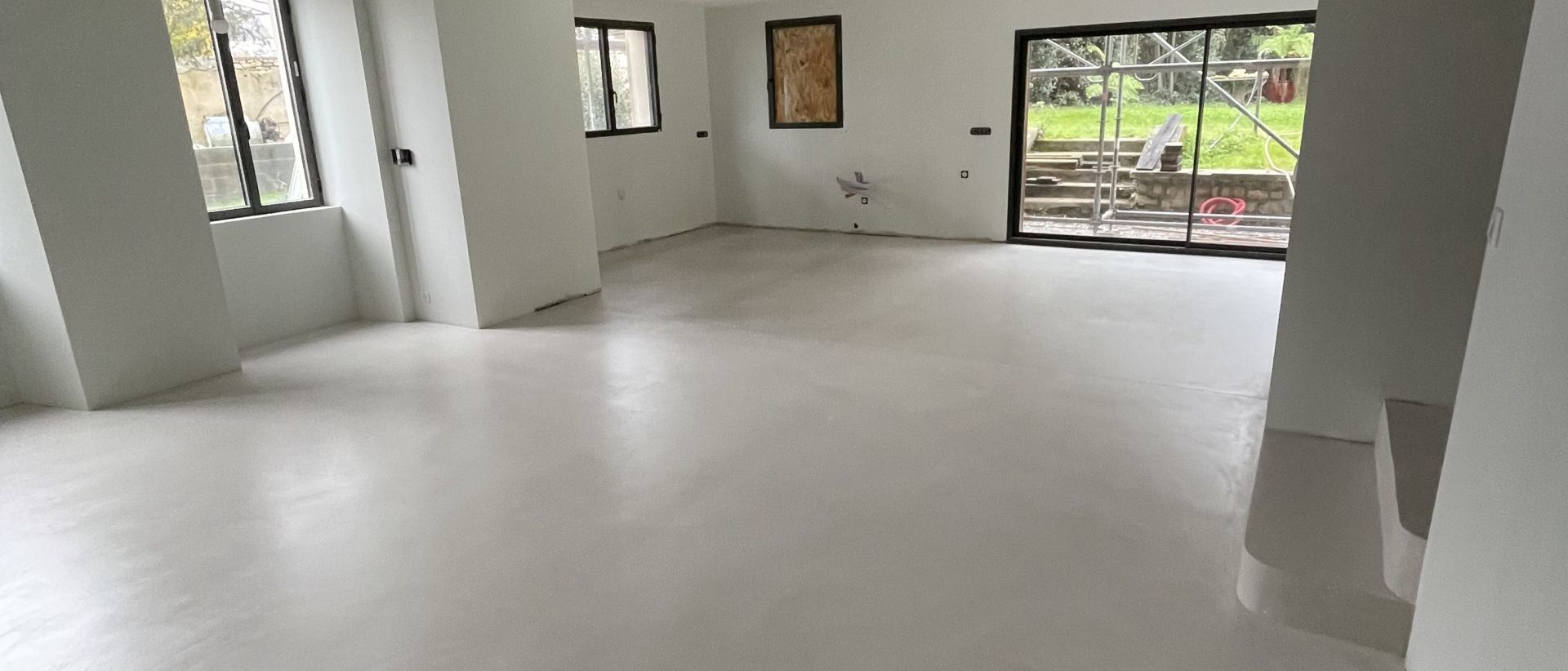 03-02-23-renovation-sol-beton-cire