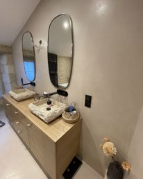 03-30-23-salle-de-bain-beton-cire-beige