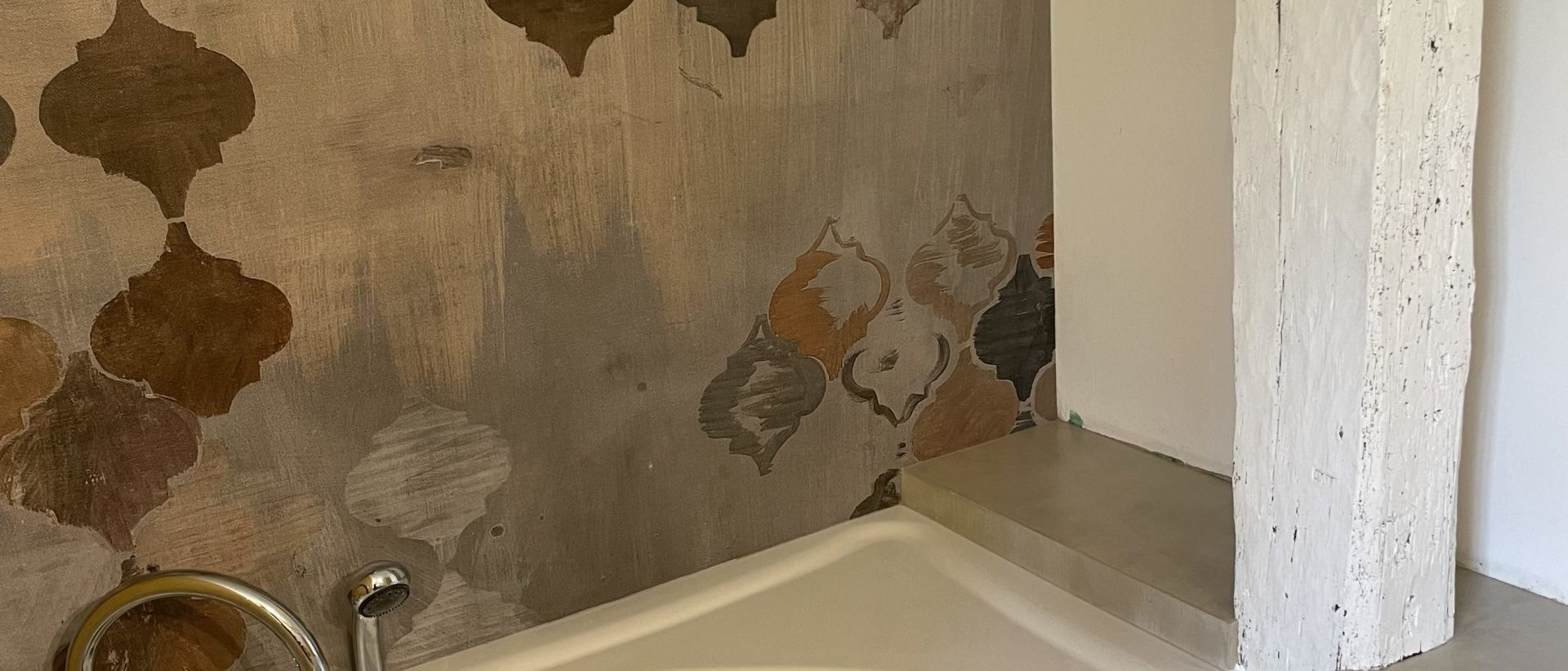 06-28-23-baignoire-beton-cire-salle-de-bain