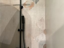 06-28-23-douche-beton-cire-toile