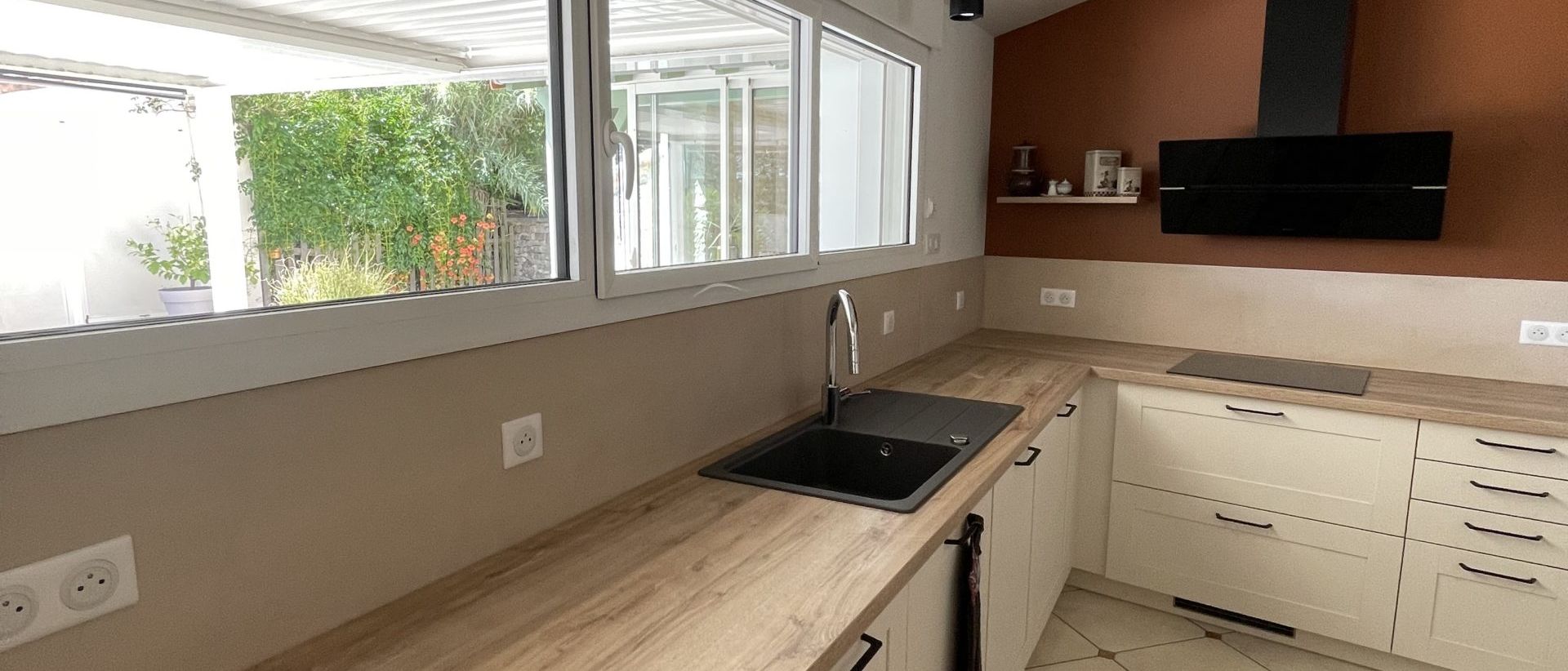 08-04-23-credence-beton-cire-beige